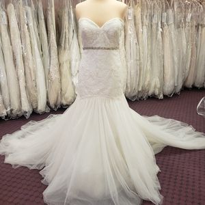 Essense of Australia gown size 18